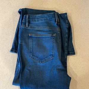 Good American stretch fit Flare jeans.